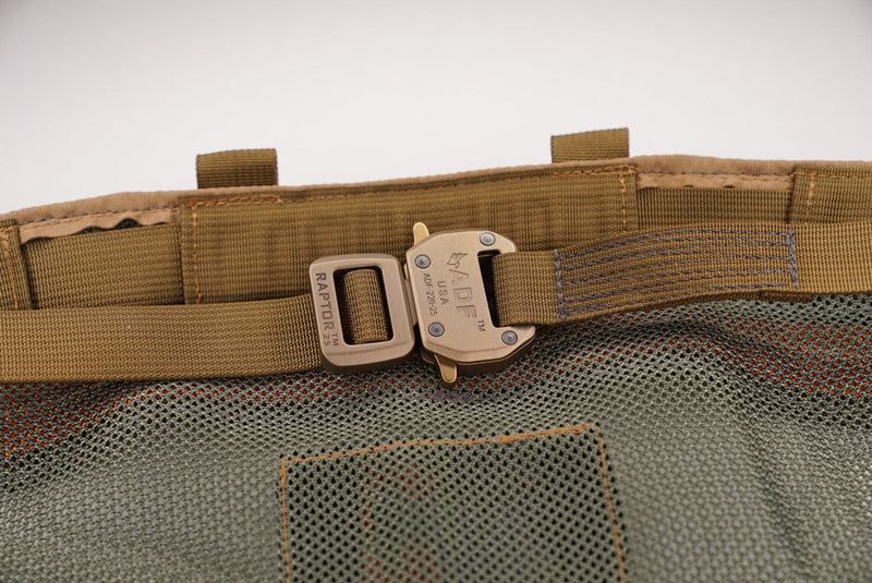 Load image into Gallery viewer, El Toro Tree Saddle on Display Buckle Connection Close Up
